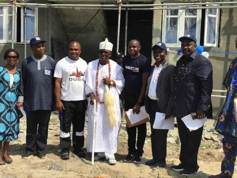 Niyi Adeleye with the traditional ruler and others during the allocation.