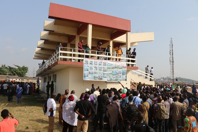 Hundreds of Nigerians trooped to offices of EFCC to participate in the auction of 190 vehicles and electric devices by the anti-graft agency.