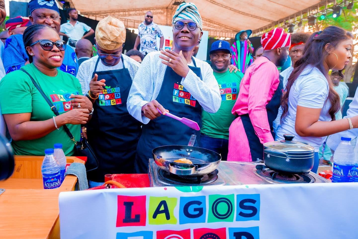 Gov. Babajide Sanwo-Olu joins chefs in the 2022 Lagos food festival to prepare fish pepper soup to the delight of participants at the event.