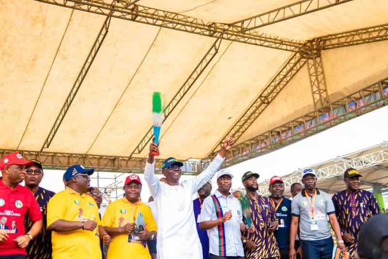 Sanwo-Olu waving to the massive crowd