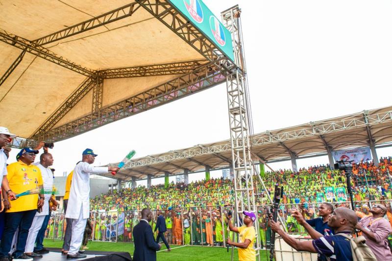 The governor addressing waste managers