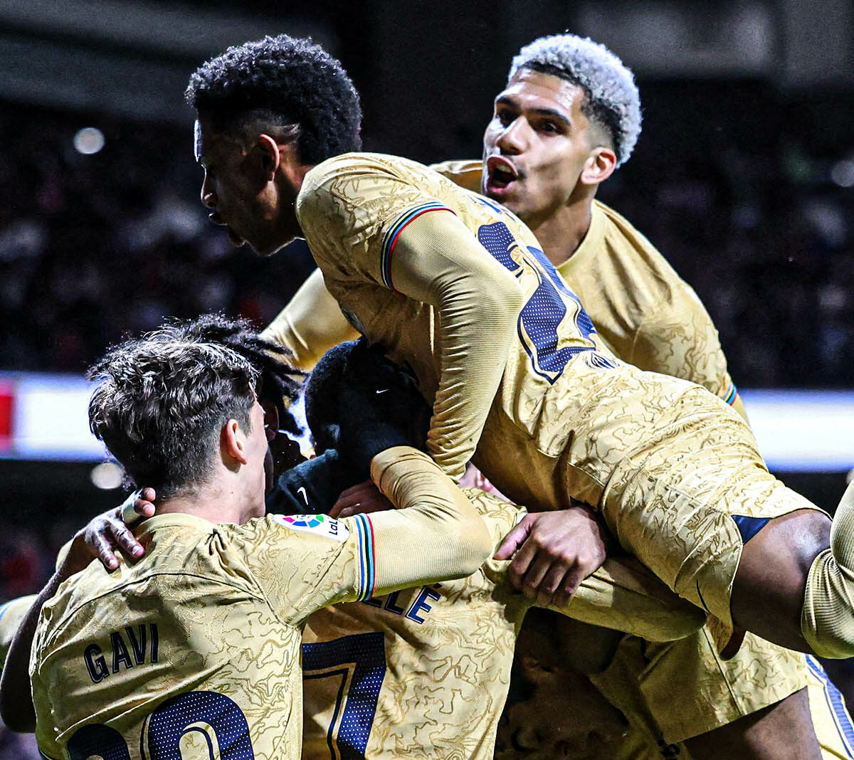 Barcelona survive tough test against Atletico Madrid