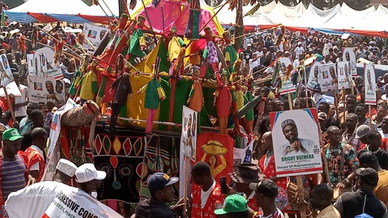 Masquerade and crowd at APC's rally in Anambra State on Tuesday.