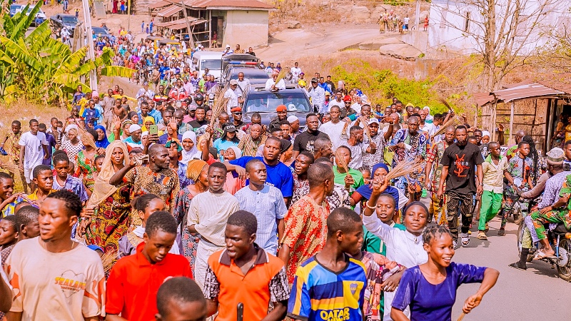 Oyetola with APC members in road procession