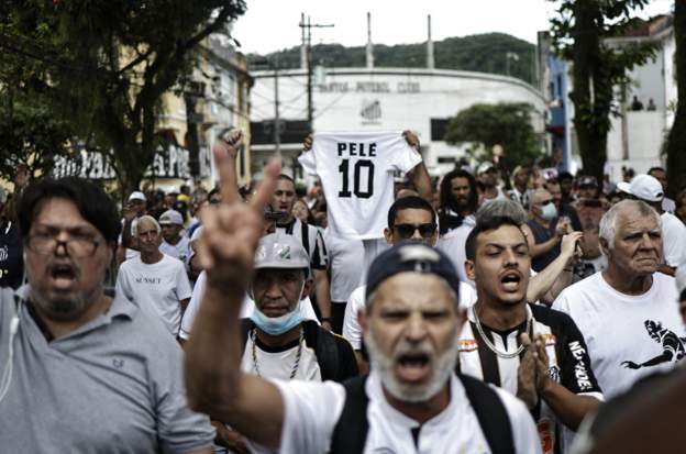Brazilians bid farewell to Pele