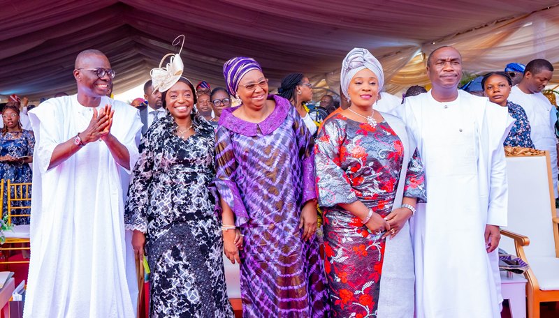  L-R: Lagos State Governor, Mr Babajide Sanwo-Olu; his wife, Dr (Mrs) Ibijoke; wife of the Minister of Works and Housing, Dame Abimbola Fashola; Deputy Governor, Dr Olufemi Hazmat and his wife, Oluremi during the State's New Year Thanksgiving Service at the Tafawa Balewa Square (TBS), Onikan, on Sunday, 8 January, 2023.