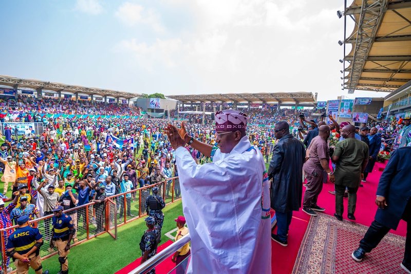 Sanwo-Olu acknowledges cheers from the crowd