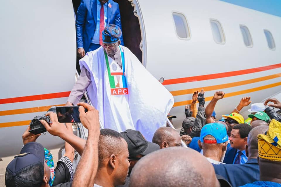 The APC's presidential candidate welcomed by his supporters