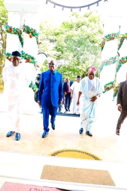 The former president with Wike and Fayemi arriving the governor's residence.