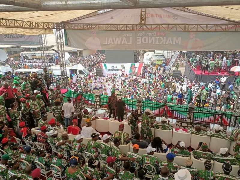 Large crowd at the rally in Ibadan