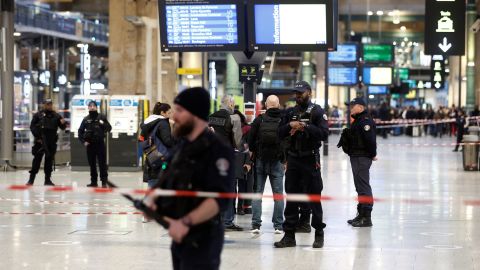 A man who injured six people with a knife at the Gare du Nord train station in Paris on Wednesday morning was shot dead, authorities say