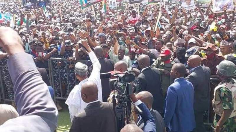 Massive crowd welcomed Buhari to Bauchi