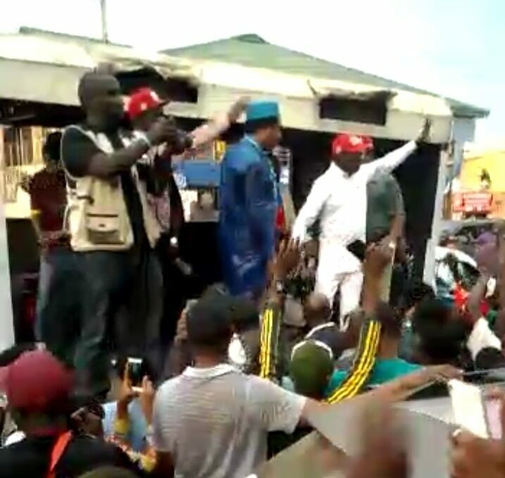 Presidential campaign train of Asiwaju Bola Ahmed Tinubu of the All Progressives Congress (APC), in Edo state, met a stiff resistance from supporters of the presidential candidate of the Labour Party (LP), Peter Obi, on Thursday in Benin, the state capital.