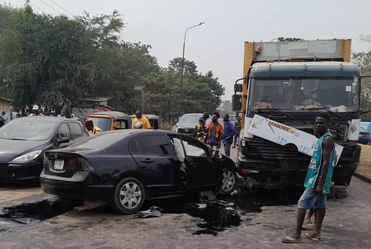 Three Oyo traditional rulers die on their way to a funeral of a colleague's relation when their vehicle rammed into a truck at Ogbomoso town.