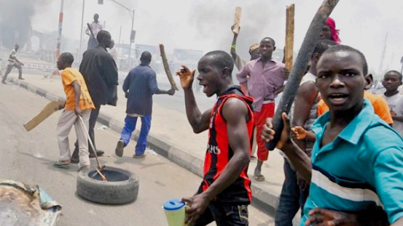 Armed hoodlums snatch ballot boxes at a polling unit in Ayegbami area of Iperu Remo, the home town of Ogun governor, Dapo Abiodun
