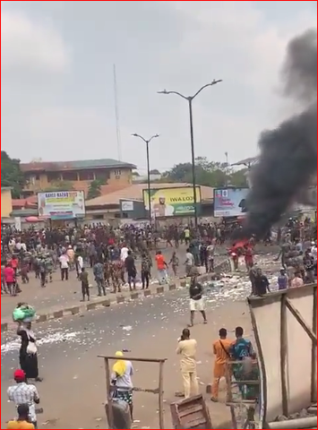 Youths burn tyres on the road in Iwo Road