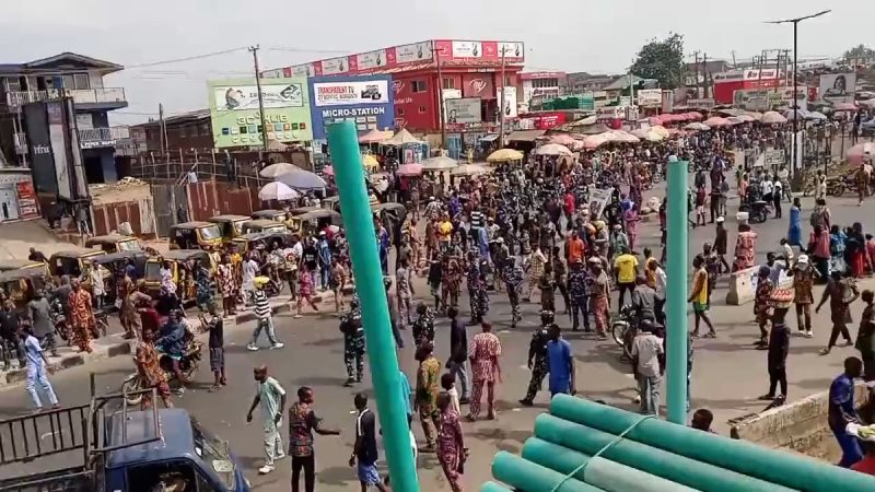 Massive protest in Ibadan over naira crisis