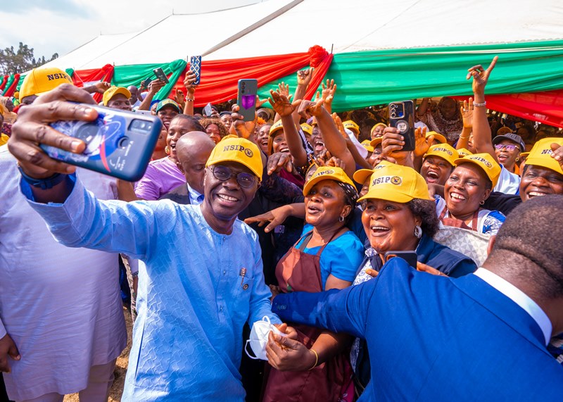 Lagos State Governor, Mr Babajide Sanwo-Olu taking a selfie with some beneficiaries of the National Social Investment Programme (NSIP) during an interactive forum at the Police College Ground, Ikeja, on Wednesday, 9 February 2023.