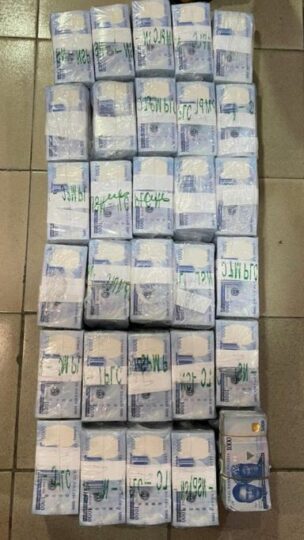 EFCC intercepts N32.24 million suspected to be for vote buying in Lagos ahead of Saturday’s presidential and national assembly elections.
