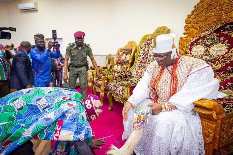 Tinubu prostrates for the Ewi of Ado-Ekiti, Oba Rufus Adeyemo Adejugbe Aladesanmi III