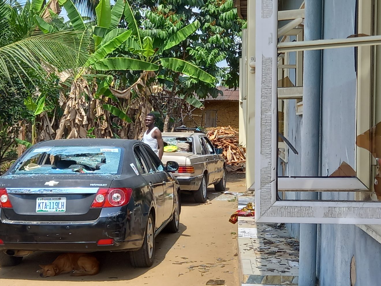 Controversies trail seeming coordinated attack on the homes of some PDP chieftains in Akpabuyo LGA of Cross River State early Monday morning.