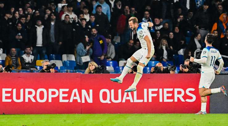 Kane celebrates his goal for England