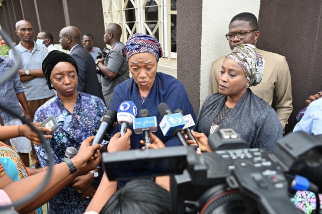 L-R: Lagos State First Lady, Dr. (Mrs.) Ibijoke Sanwo-Olu; Wife of the President-Elect, Senator Oluremi Tinubu; Wife of the Deputy Governor, Mrs Oluremi Hamzat; and Lagos State Head of Service, Mr Hakeem Muri-Okunola, during a visit to various hospitals treating victims of the Lagos Bus-Train crash, on Friday.