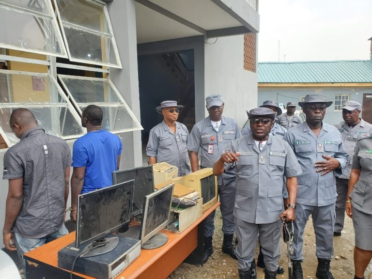 Comptroller, Nigeria Customs Service (NCS), Federal Operations Unit Zone A, Hussein Ejibunu, second right showcasing the seized items.