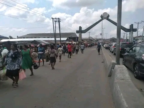 Security operative arrest three among scores of commercial drivers protesting killing of the colleague official of Rivers State Taskforce.