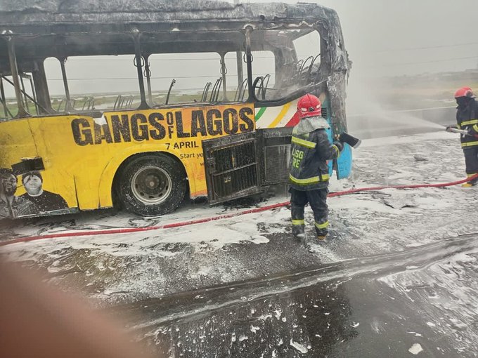 The BRT bus burnt by the hoodlums
