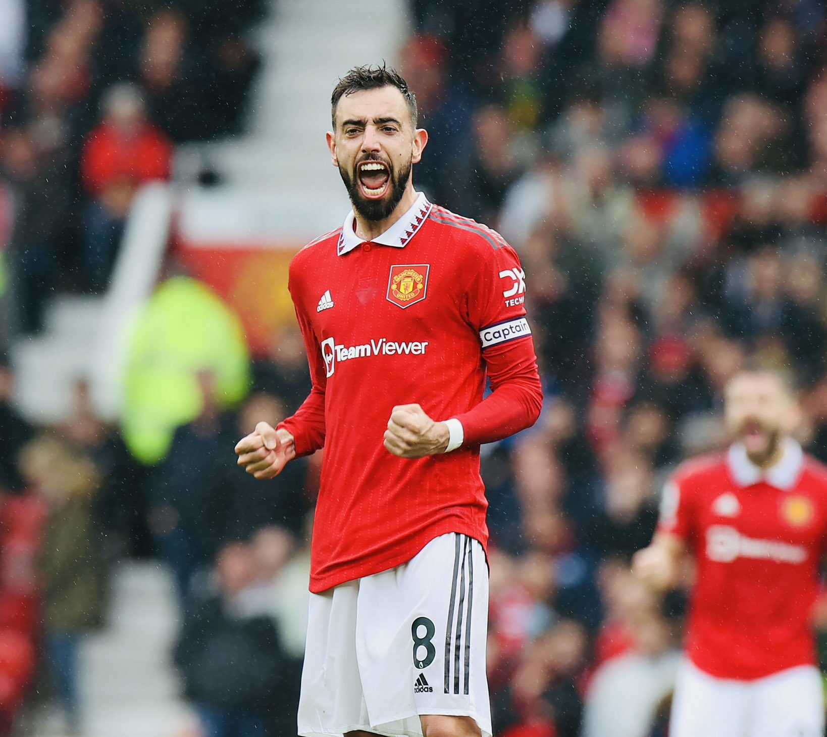 Manchester United 1-0 Aston Villa: Bruno Fernandes goal sees Man