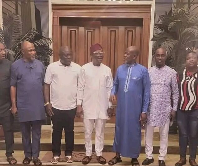 Ephraim Nwuzi,APC Lawmaker representing Etche-Omuma federal constituency wearing blue Kaftan in a group photograph with Governor Nyesom Wike and other PDP Chieftains at the Governor’s private residence in Rumueprikom,Port Harcourt after freedom from jail.