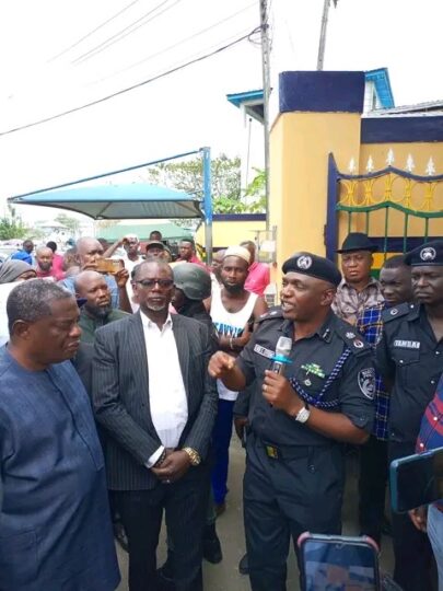 CP Effiong Okon, Commissioner of Police,Rivers State addressing PDP leaders led by Allwell Ihunda, Mayor of Port Harcourt City local government area.