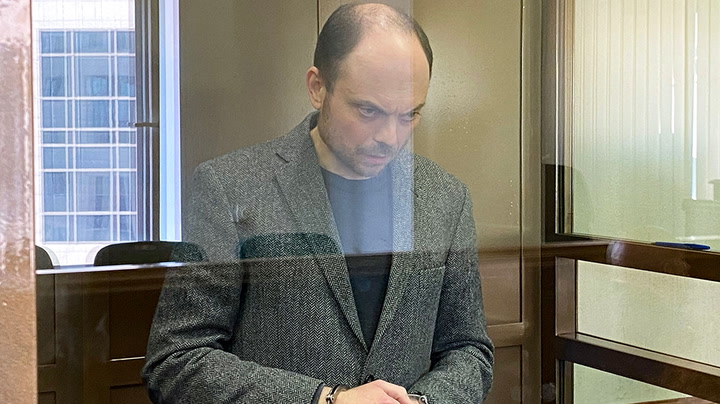 Vladimir Kara-Murza: Putin critic bags 25 years imprisonment