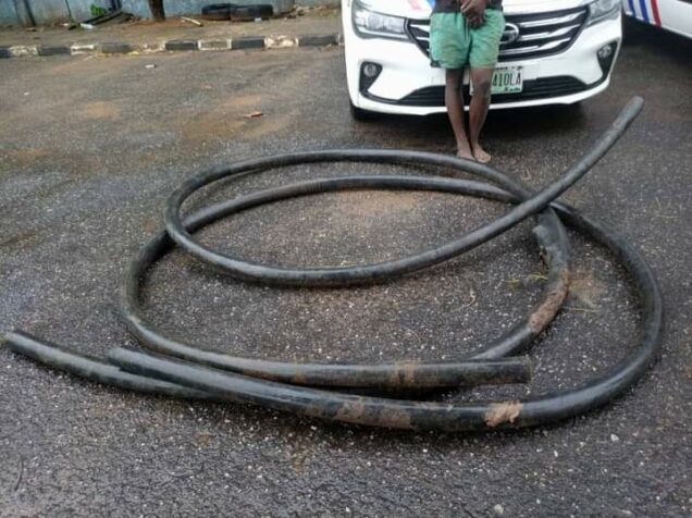 Benjami Iggba arrested with stolen 20-metre long cable belonging to the Lagos Electricity Board.