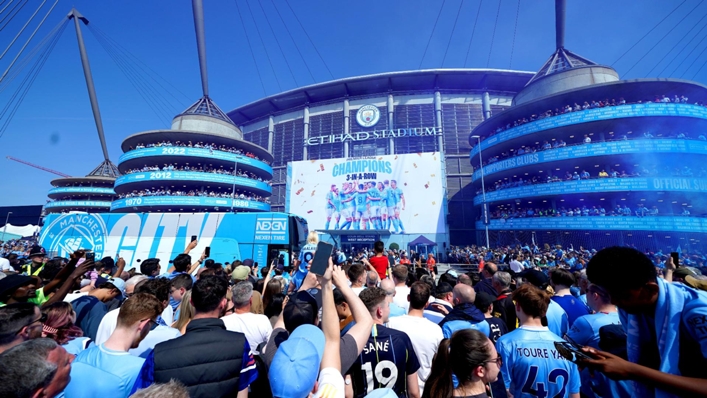 Champions Manchester City receive rapturous reception in Stamford Bridge