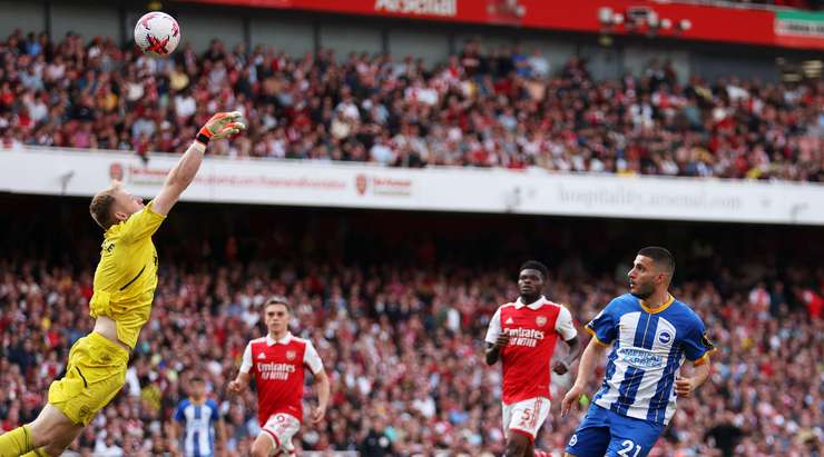 Brighton dash Arsenal's title hope