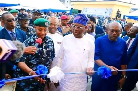L-R: Inspector General of Police, Usman Alkali Baba; Rivers State governor, Nyesom Ezenwo Wike and Rivers State governor-elect, Siminialayi Fubara at the inauguration of the Police Tactical Operations Centre in Rumuepirikom, Obio-Akpor LGA on Friday.