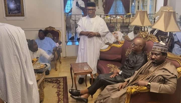 Akpabio leads APC bigwigs to Wike's house after emerging senate president