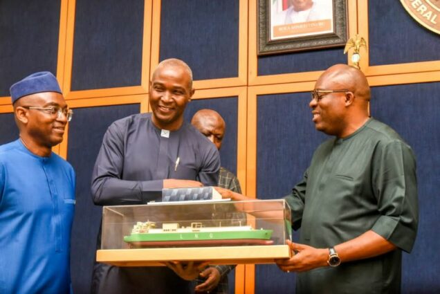 Governor Siminalayi Fubara of Rivers State receiving a prototype NLNG vessel from the MD, Dr. Philip Mshelbila while DMD, Olalekan Ogunleye watches during a visit on the Governor at Government House, Port Harcourt on Wednesday