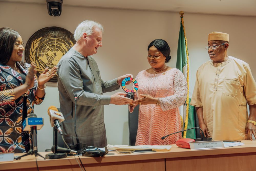 UN Resident and Humanitarian Coordinator in Nigeria, Mathias Schmale presenting the SDGs Champions Award to Princess Orelope-Adefulire