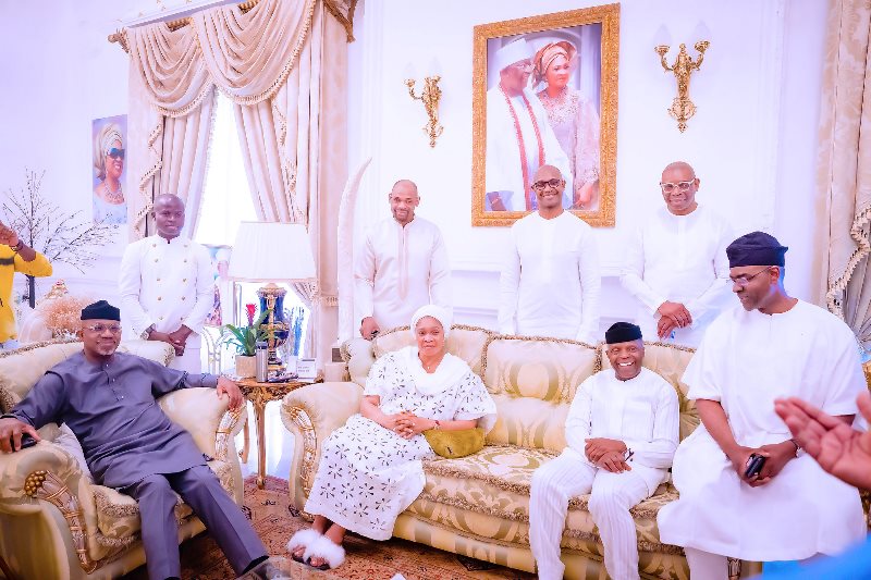 The vice president with the Balogun's family.