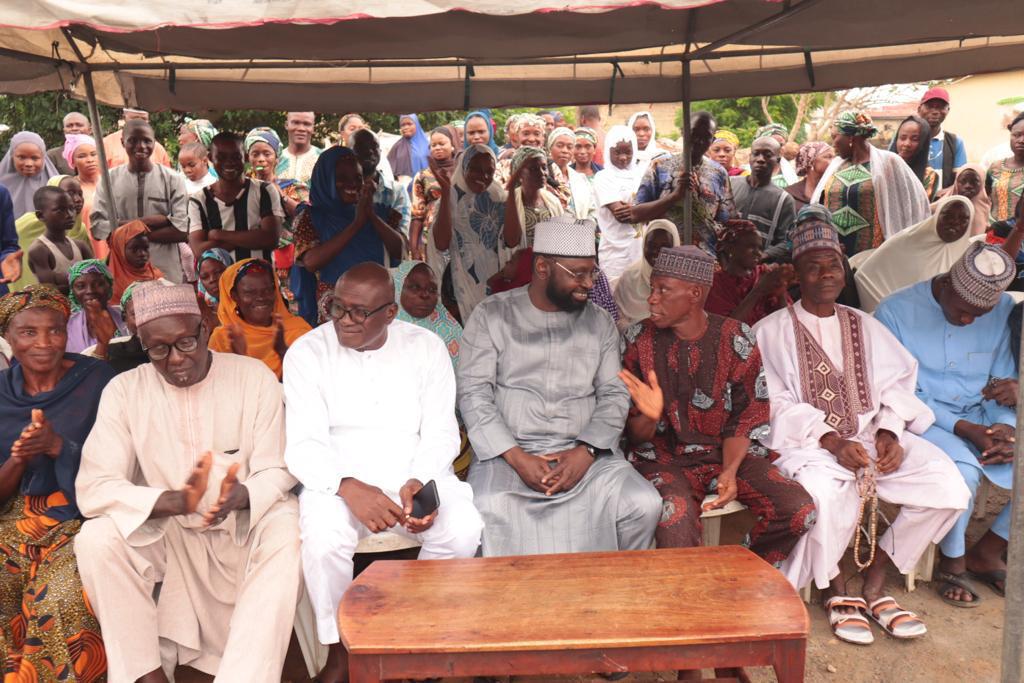 Kogi businessman, Chief Momoh Y. Obaro, unveils water project for the people of Ogaminana community during a 'meet the people forum'