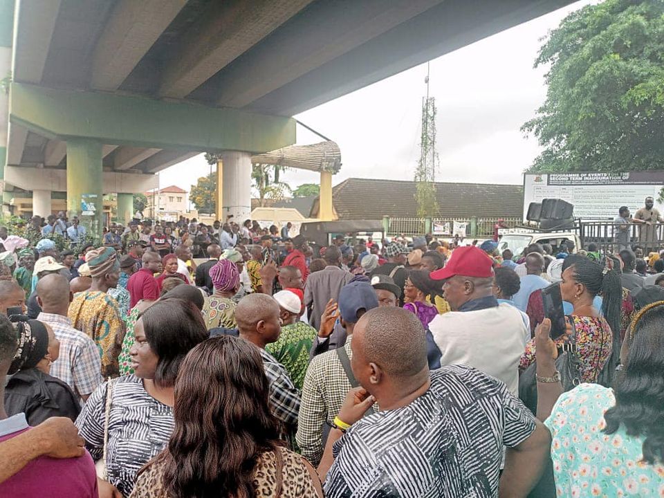 Oyo workers protest, lock secretariat, demand palliatives, others