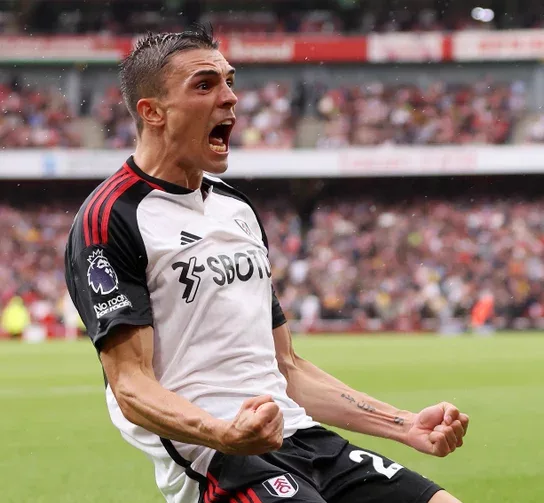 10-man Fulham hold Arsenal at Emirates