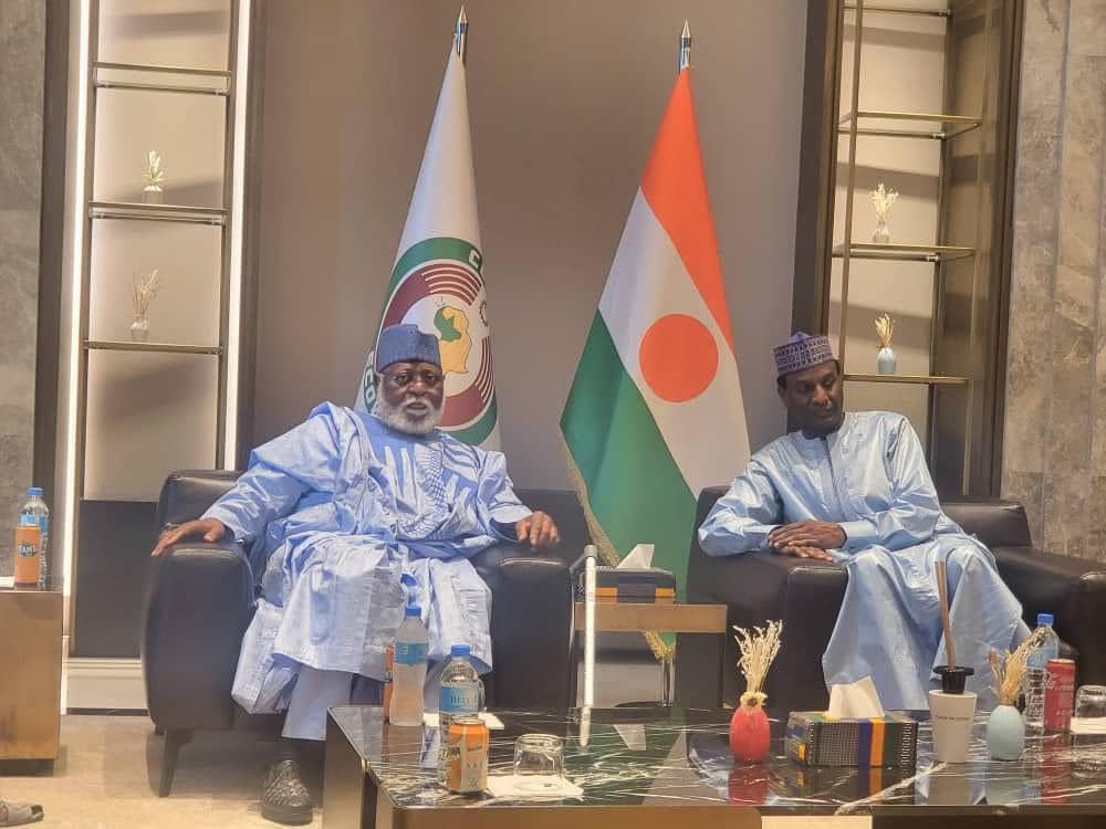General Abdulsalami Abubakar with Nigerien PM Lamine Zeine