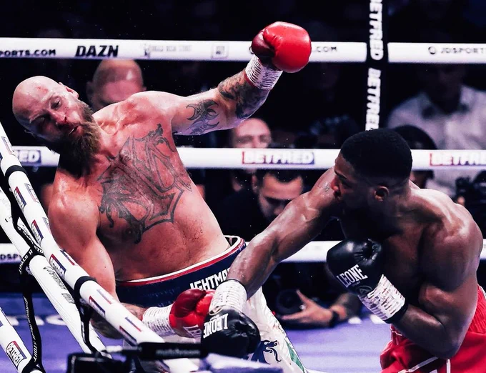 Anthony Joshua knocks out Helenius in seventh round