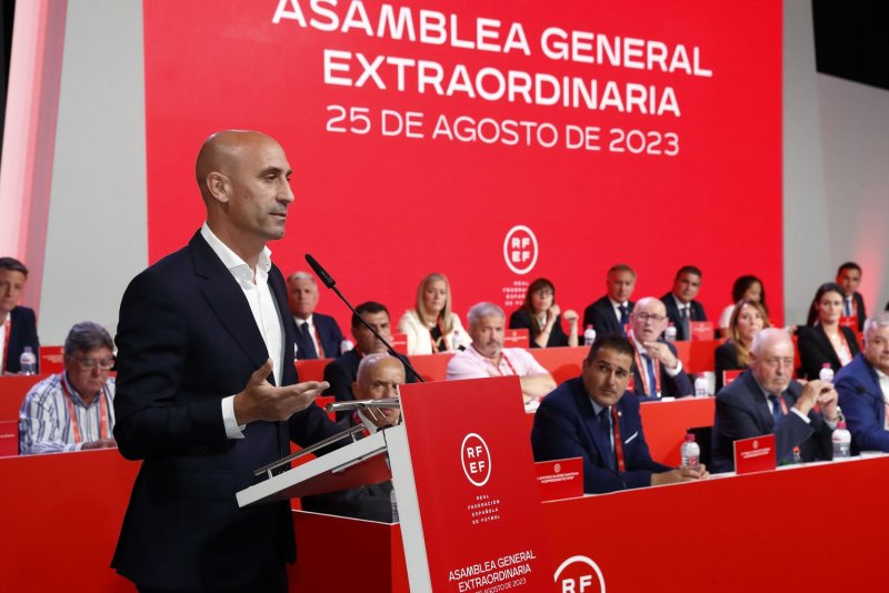 Luis Rubiales vows to defend himself