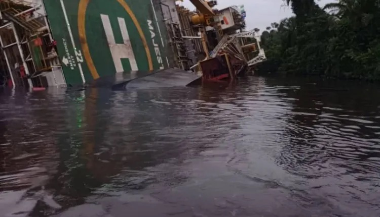 Majestic Rig capsizes