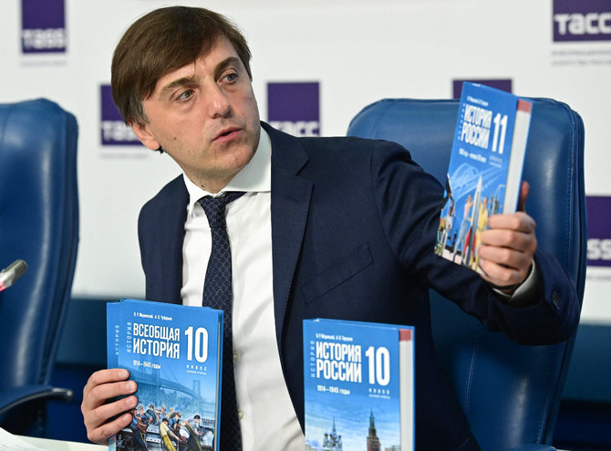 Russia's new history textbooks praising Ukrainian offensive